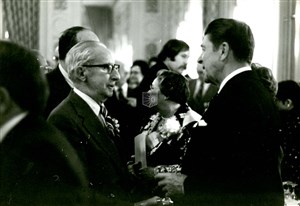 Image description is not available for 1977.095